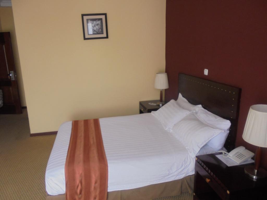 Soramba Hotel Business Plc Addis Ababa Exterior foto