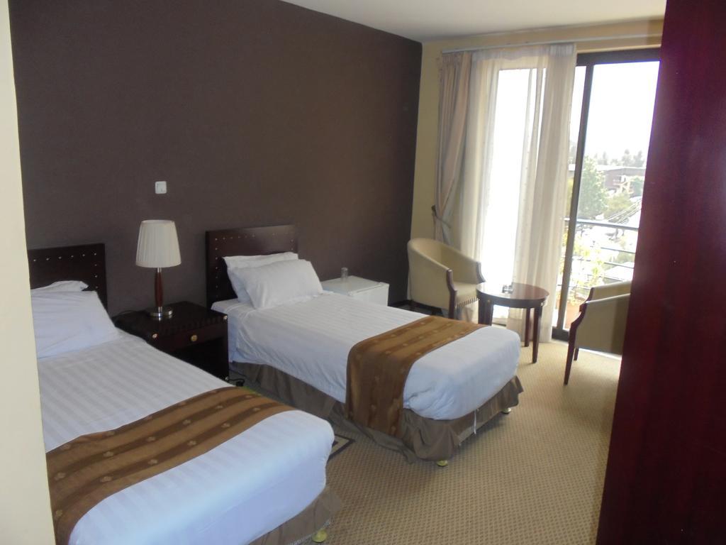 Soramba Hotel Business Plc Addis Ababa Exterior foto